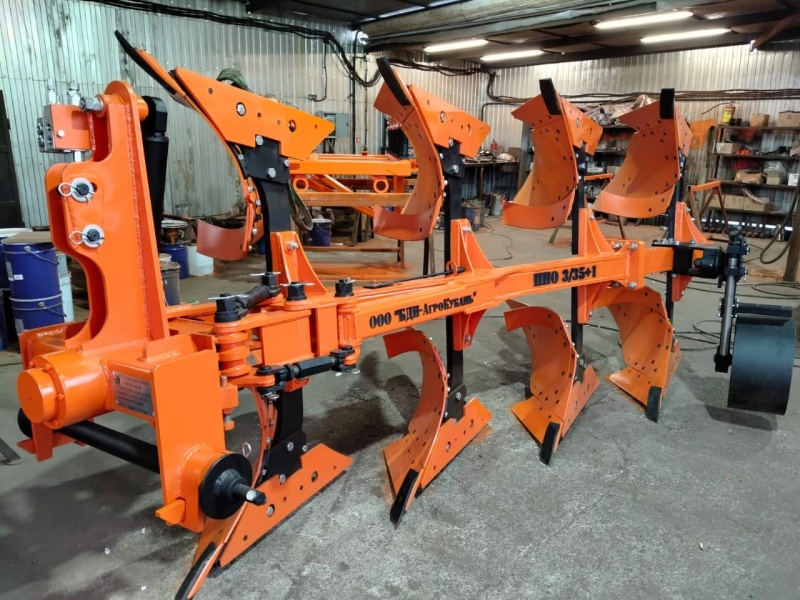 Плуг навесной оборотный 3/35+1 купить в Москве – «БДН-АгроКубань»