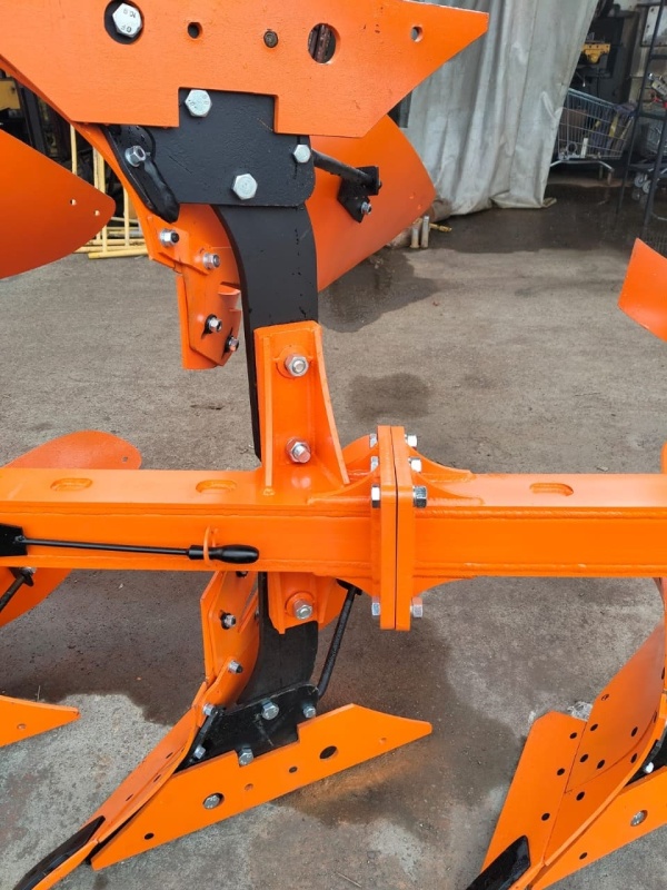 Плуг навесной оборотный 3/35+1 купить в Москве – «БДН-АгроКубань», 7