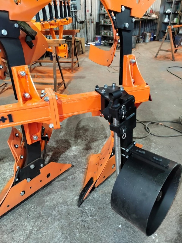 Плуг навесной оборотный 3/35+1 купить в Москве – «БДН-АгроКубань», 9