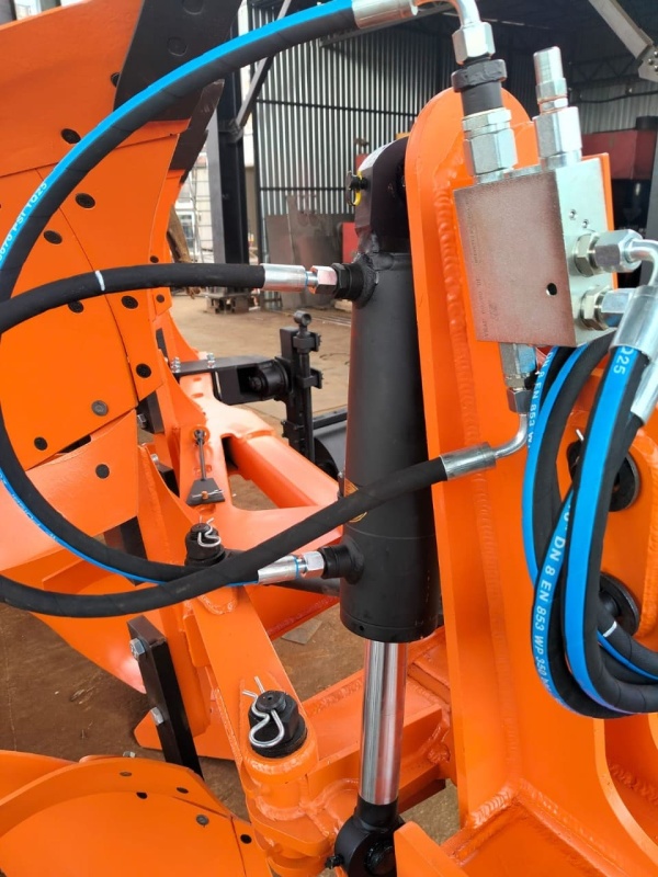 Плуг навесной оборотный 3/35 купить в Москве – «БДН-АгроКубань», 3