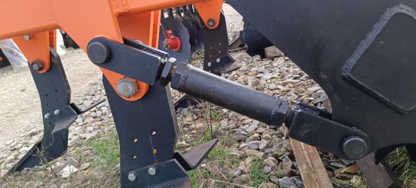 Плуг чизельный ПЧН 1,6 с планчатым катком купить в Москве – «БДН-АгроКубань», 3