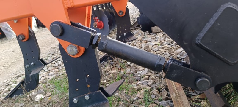 Плуг чизельный ПЧН 1,6 с планчатым катком купить в Москве – «БДН-АгроКубань», 3