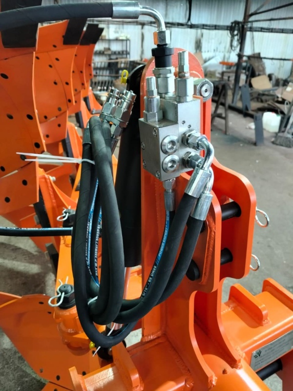 Плуг навесной оборотный 3/35+1 купить в Москве – «БДН-АгроКубань», 3